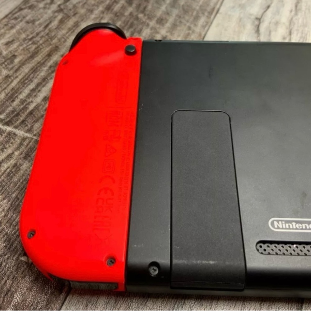 Nintendo Switch - Picture 4 of 7